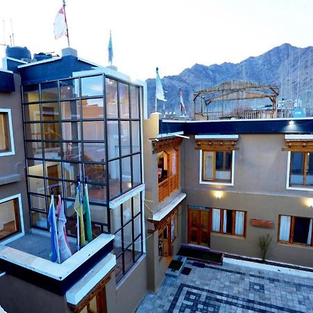Tih Hotel Jorchung Лех Екстериор снимка