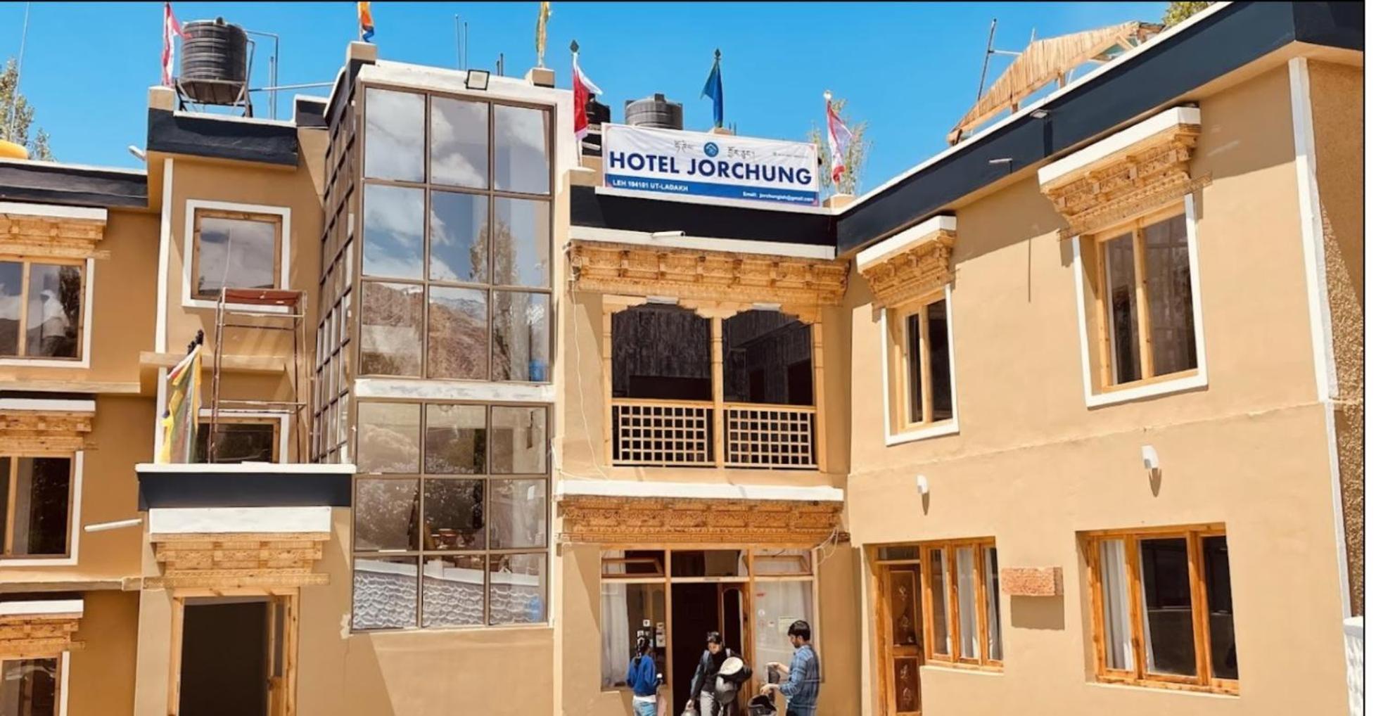 Tih Hotel Jorchung Лех Екстериор снимка
