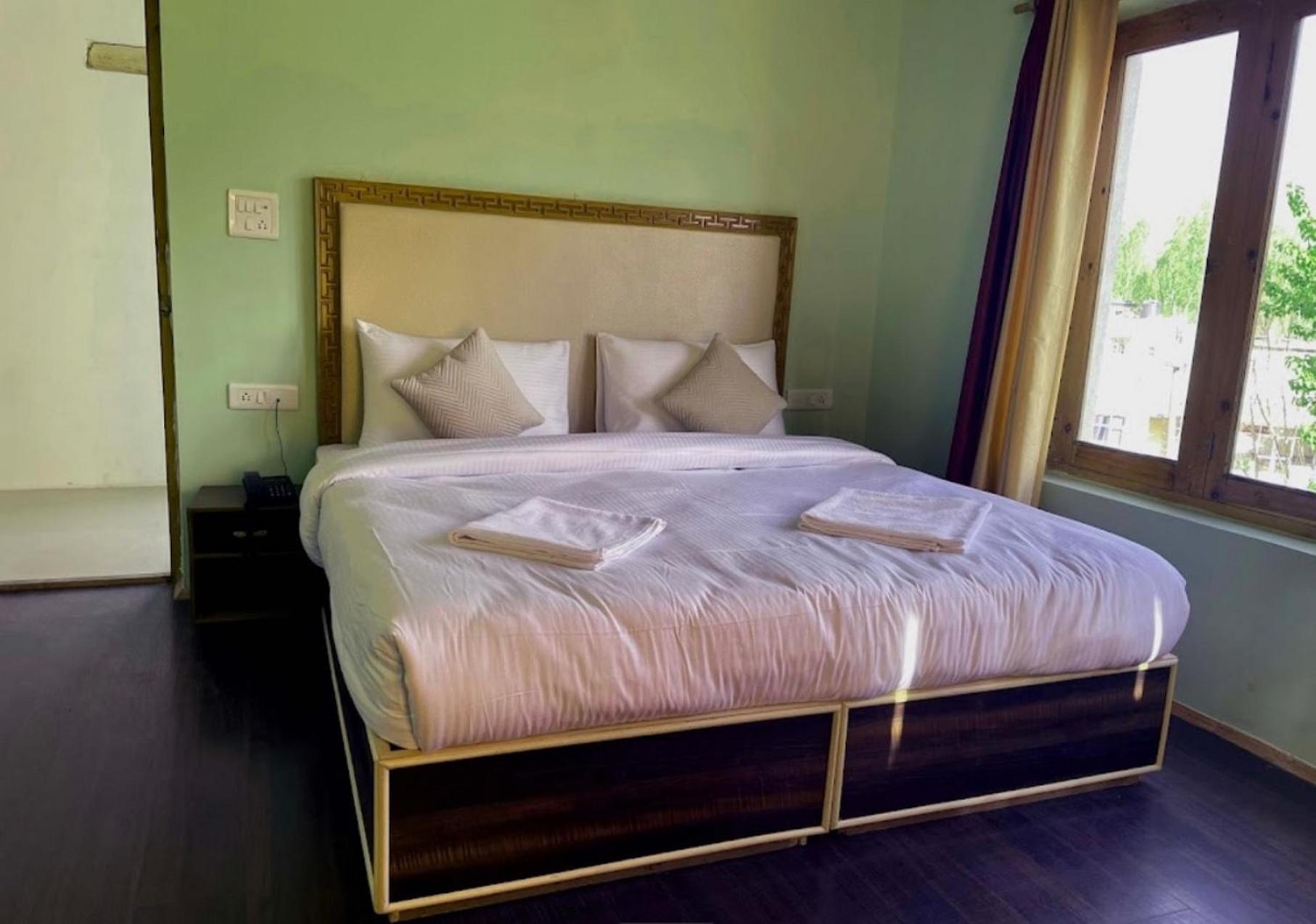 Tih Hotel Jorchung Лех Екстериор снимка