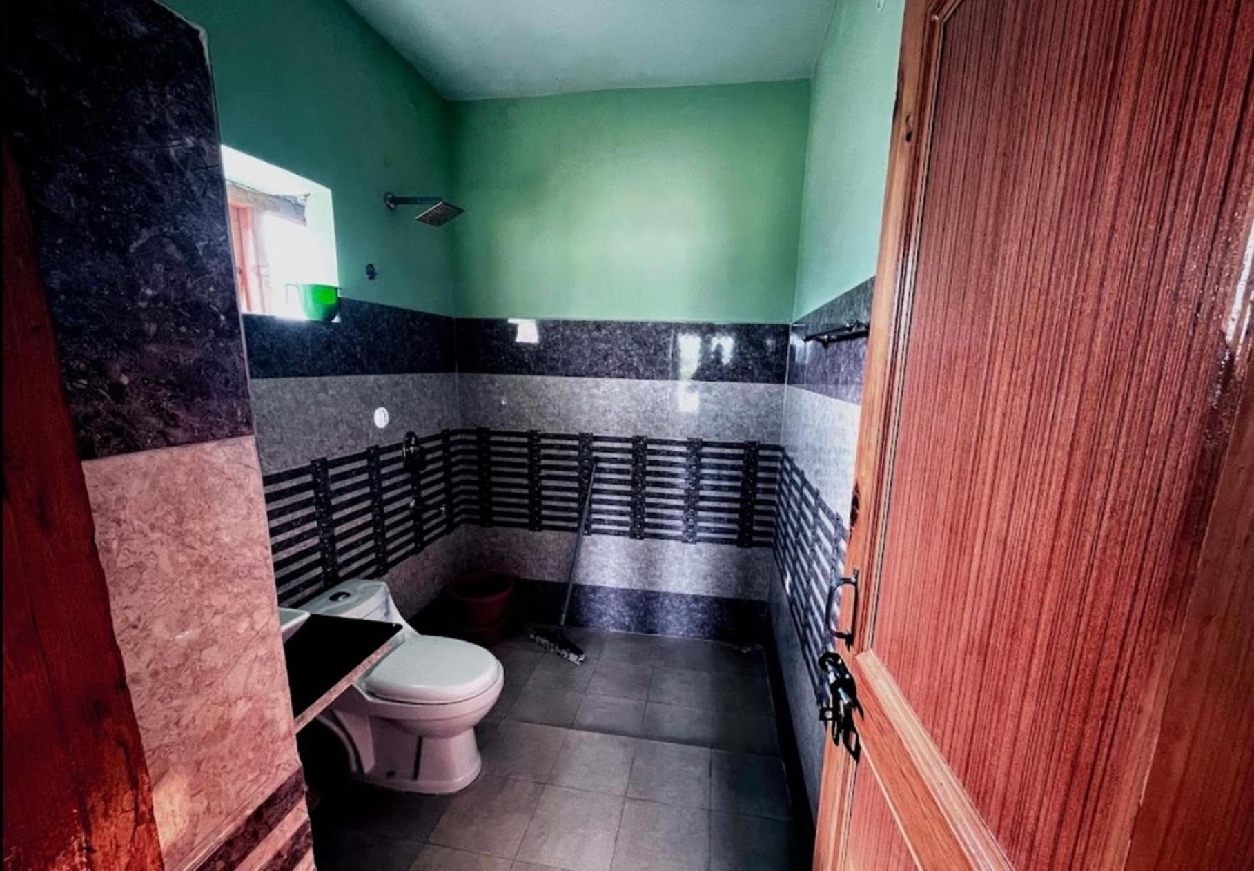 Tih Hotel Jorchung Лех Екстериор снимка