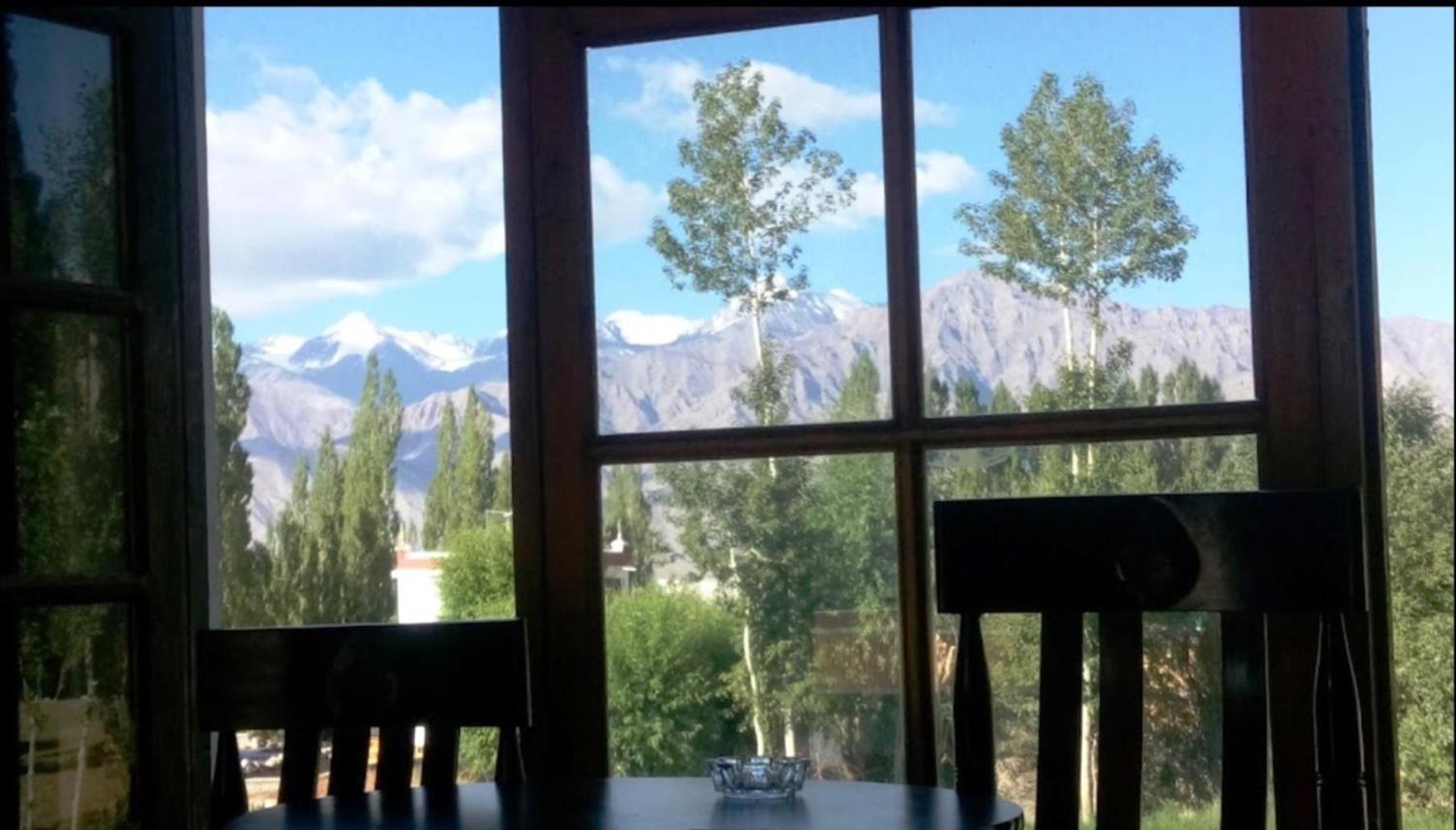 Tih Hotel Jorchung Лех Екстериор снимка
