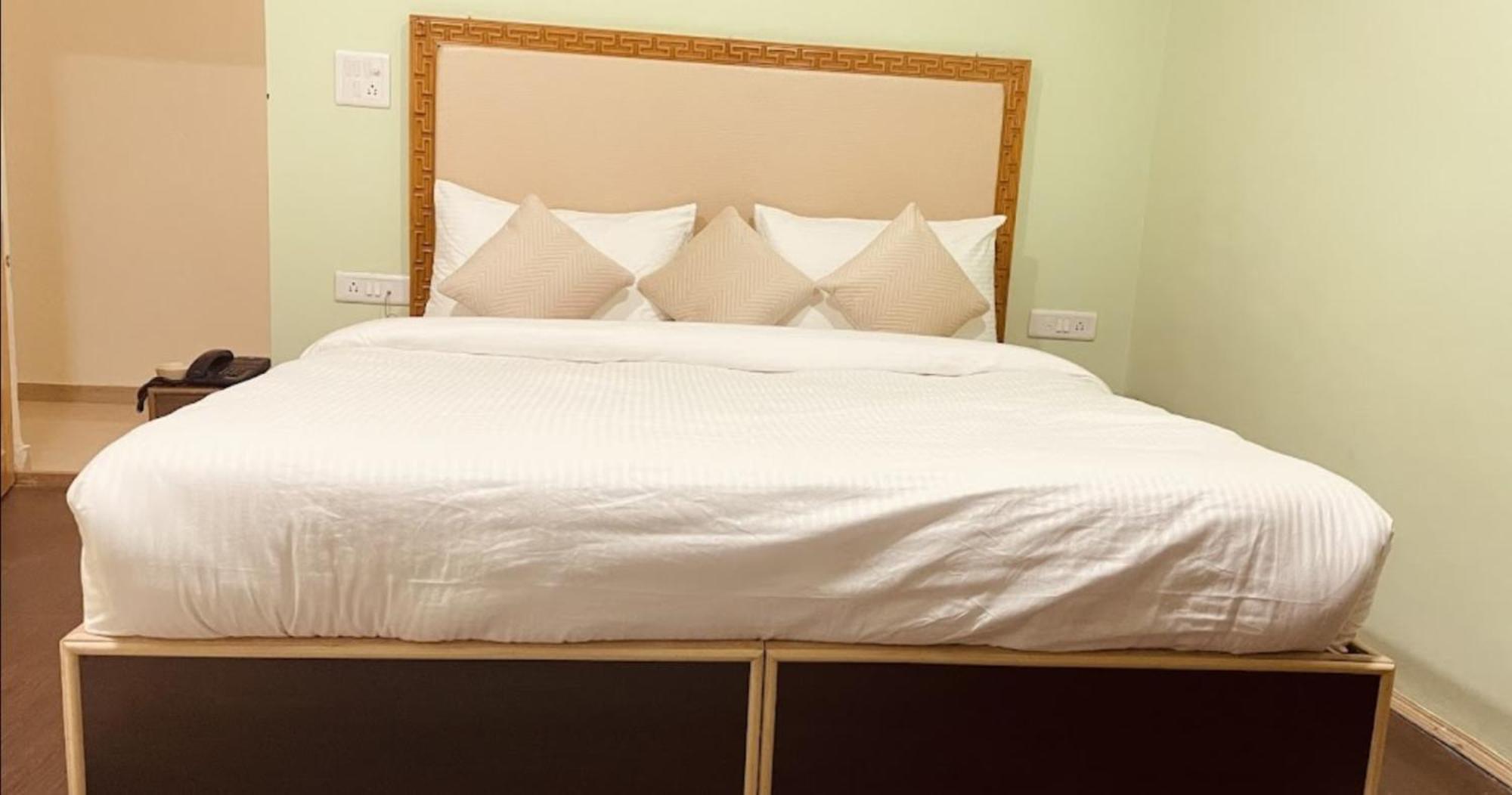 Tih Hotel Jorchung Лех Екстериор снимка