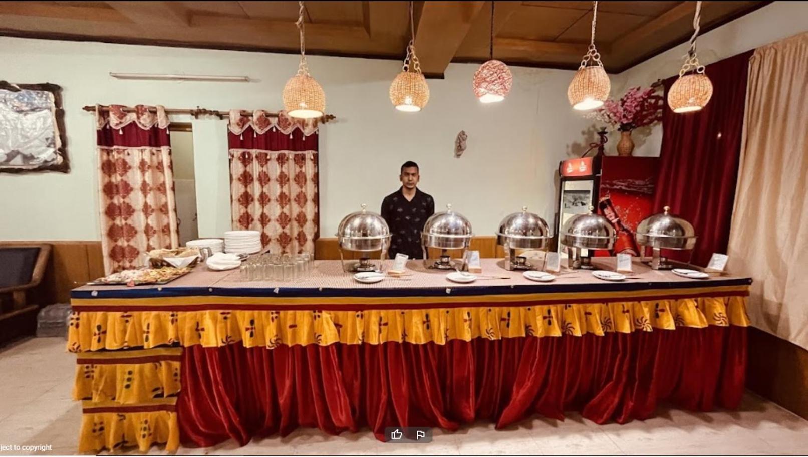 Tih Hotel Jorchung Лех Екстериор снимка