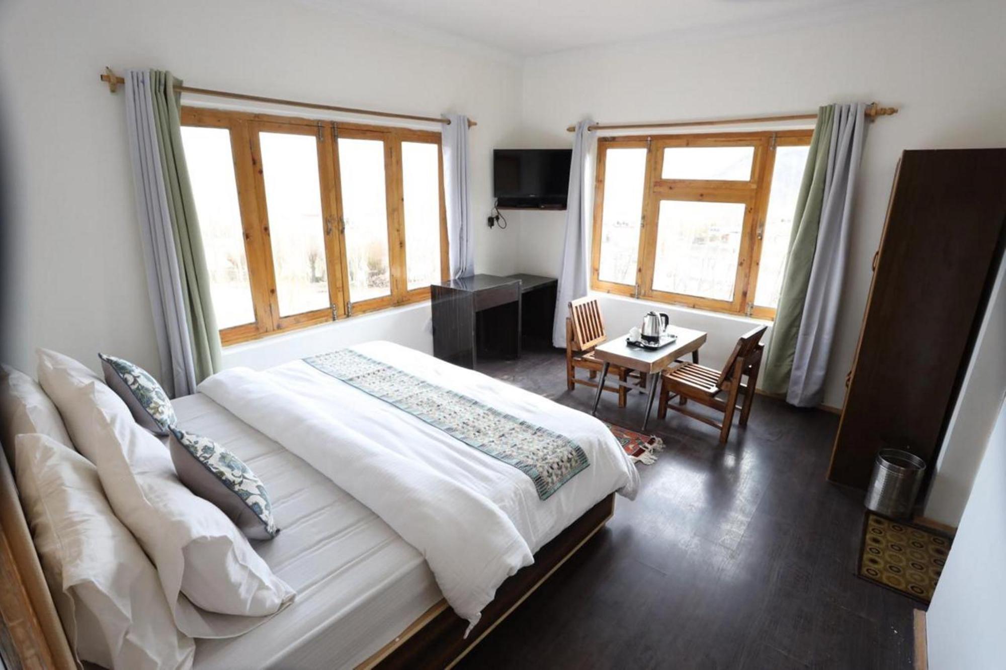 Tih Hotel Jorchung Лех Екстериор снимка