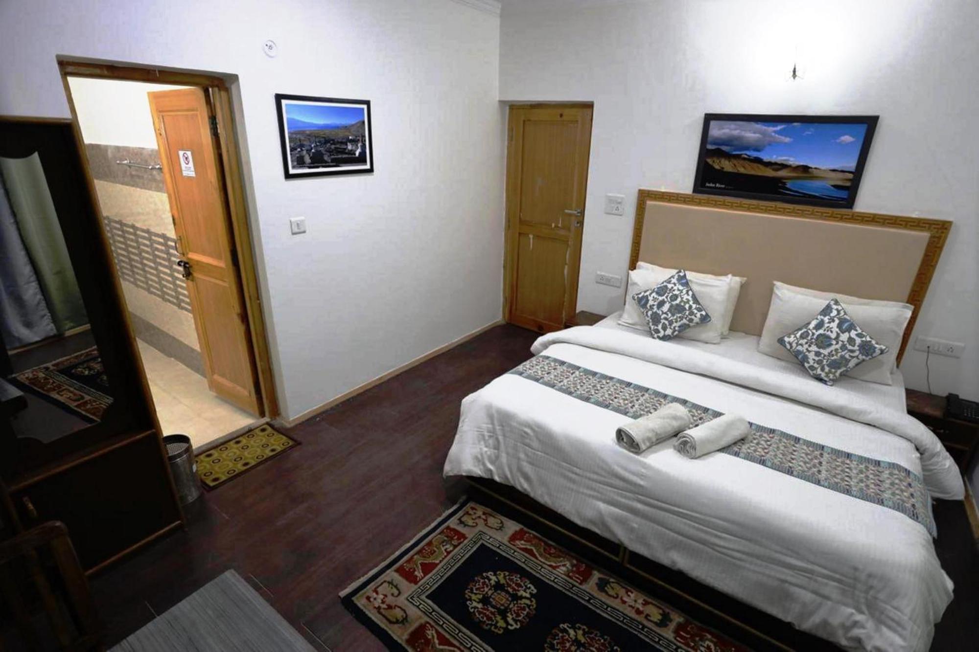 Tih Hotel Jorchung Лех Екстериор снимка